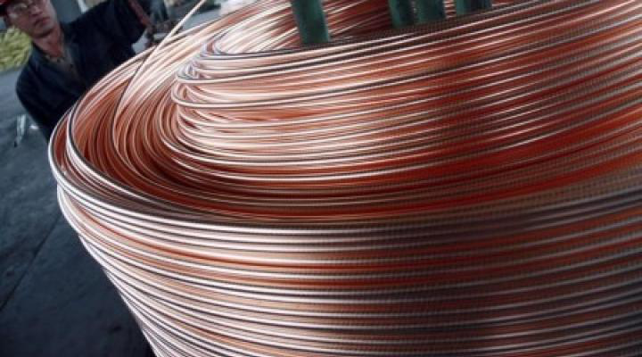METALS-Copper drops to two-month low on buoyant dollar, recession fears